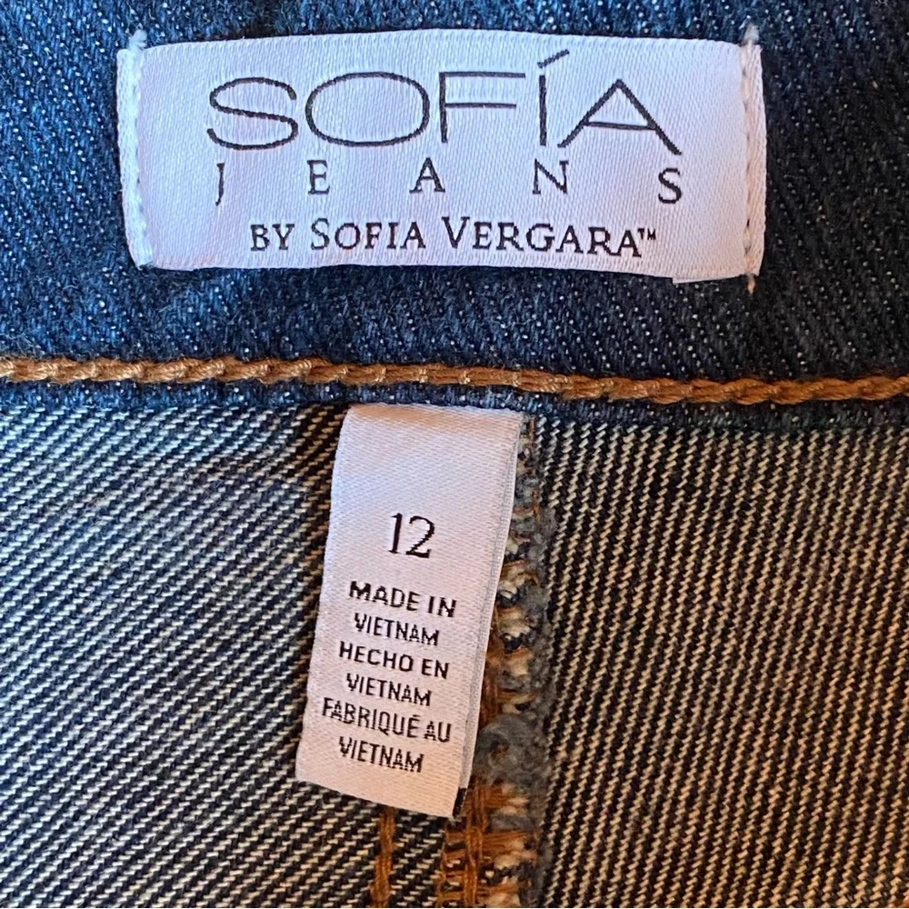 ☀️ Sofía Jeans By Sofia Vergara, Size 12, Bíanca Curvy 4”, Distress Jean Shorts